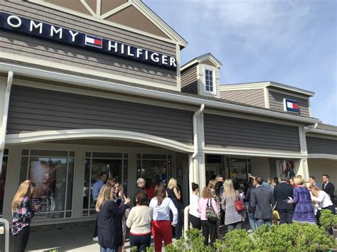 tommy hilfiger woodbury commons